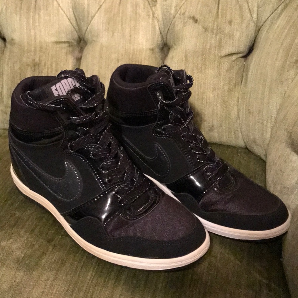 Nike with heel elevation